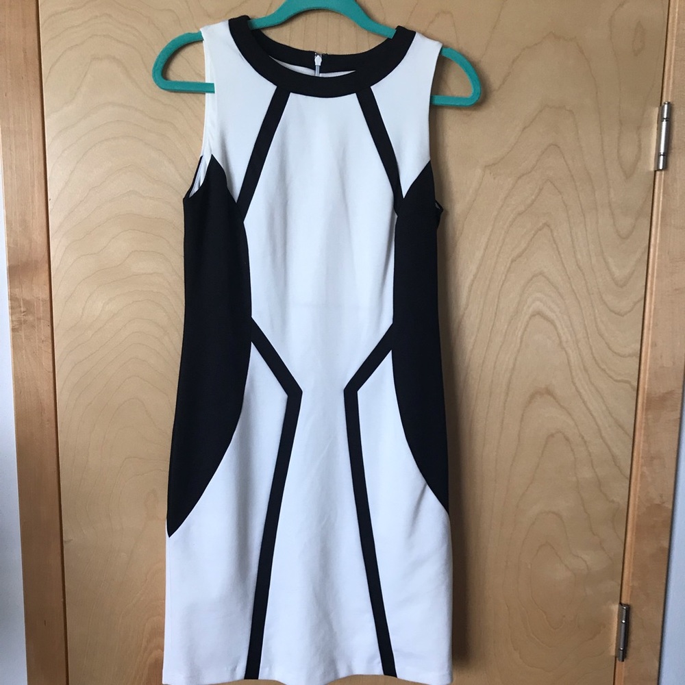 Black & white Jessica Simpson geometric mini dress